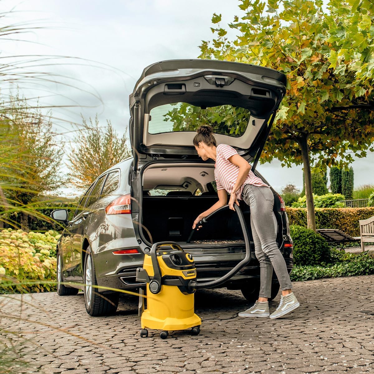 Kärcher, Aspirador en Seco y Húmedo WD 5 V-25/5/22, Filtro cartucho, 1100 W, Función soplado, Boquilla suelo y ranuras, Yellow/Black, Depósito de plástico 25 l, Manguera aspiración 2,2 m