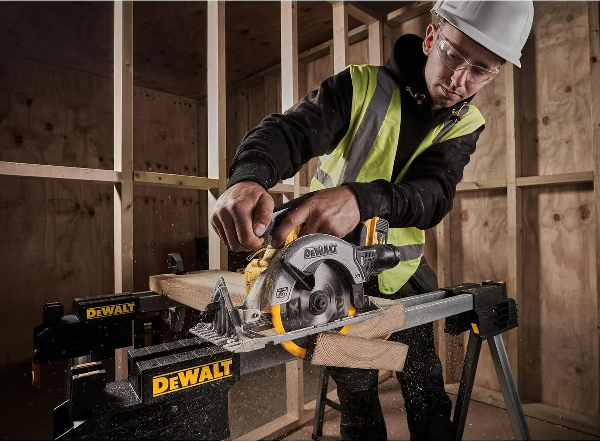DEWALT DCS565N-XJ - Sierra circular 18V XR, Motor sin escobillas, LED integrado y dispositivo de soplado, Incluye hoja de sierra de metal duro y tope paralelo, No incluye batería ni cargador
