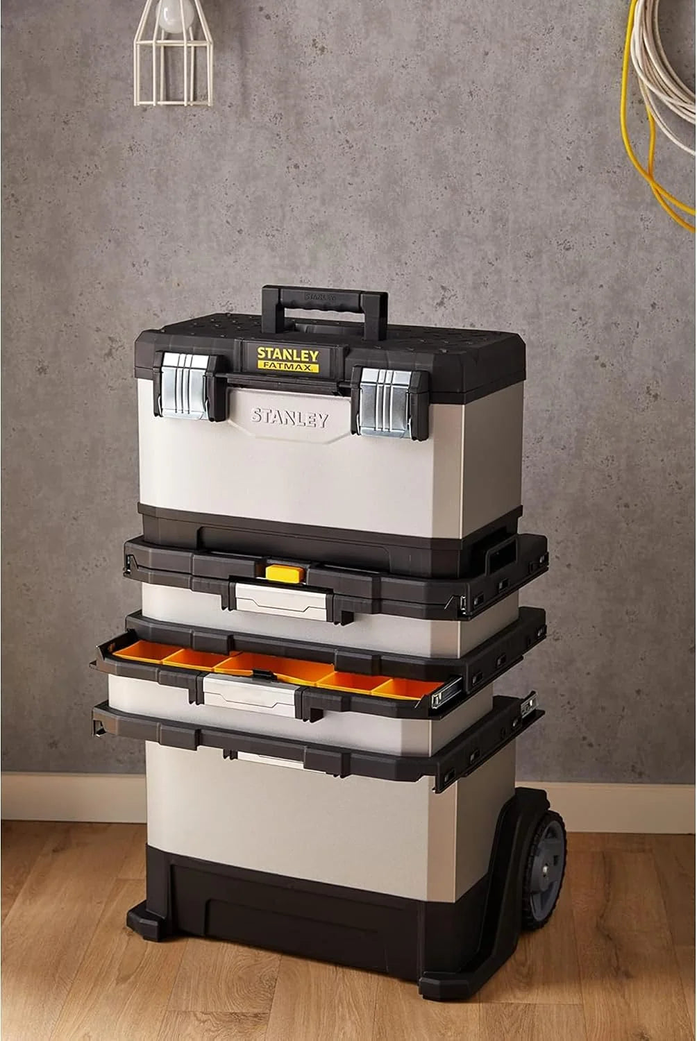 STANLEY FATMAX Taller Móvil Metálico, Carro de Herramientas, Caja Versátil para Piezas Pequeñas y Grandes, Ruedas 17cm, Cierres Metálicos Antioxidantes, 1-95-622