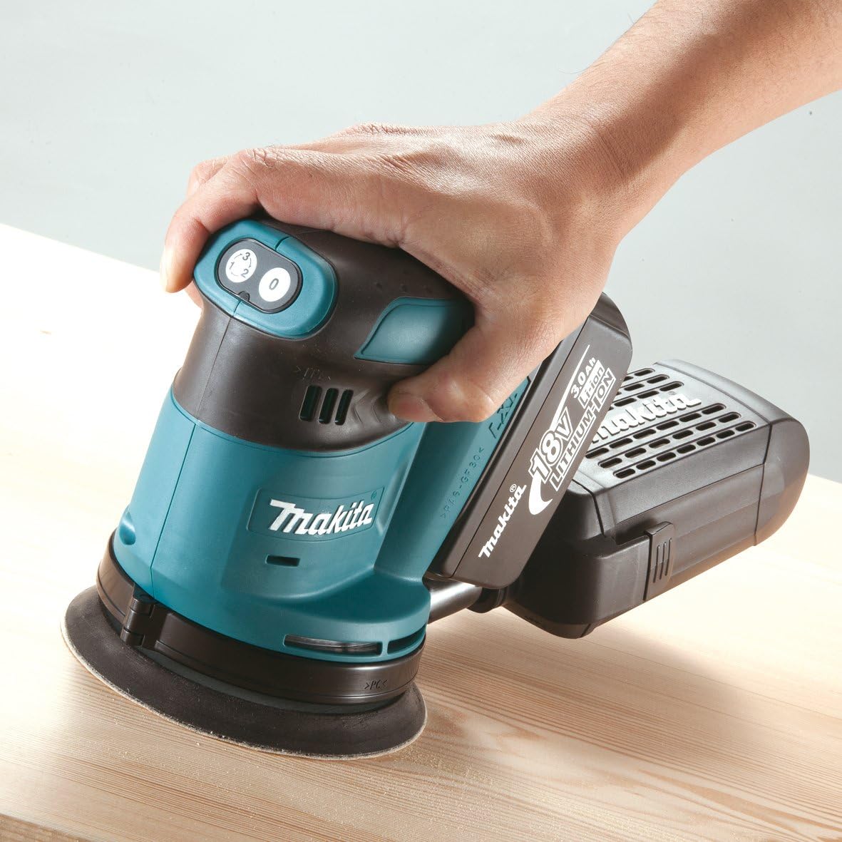 Makita DBO180ZJ - Lijadora excéntrica