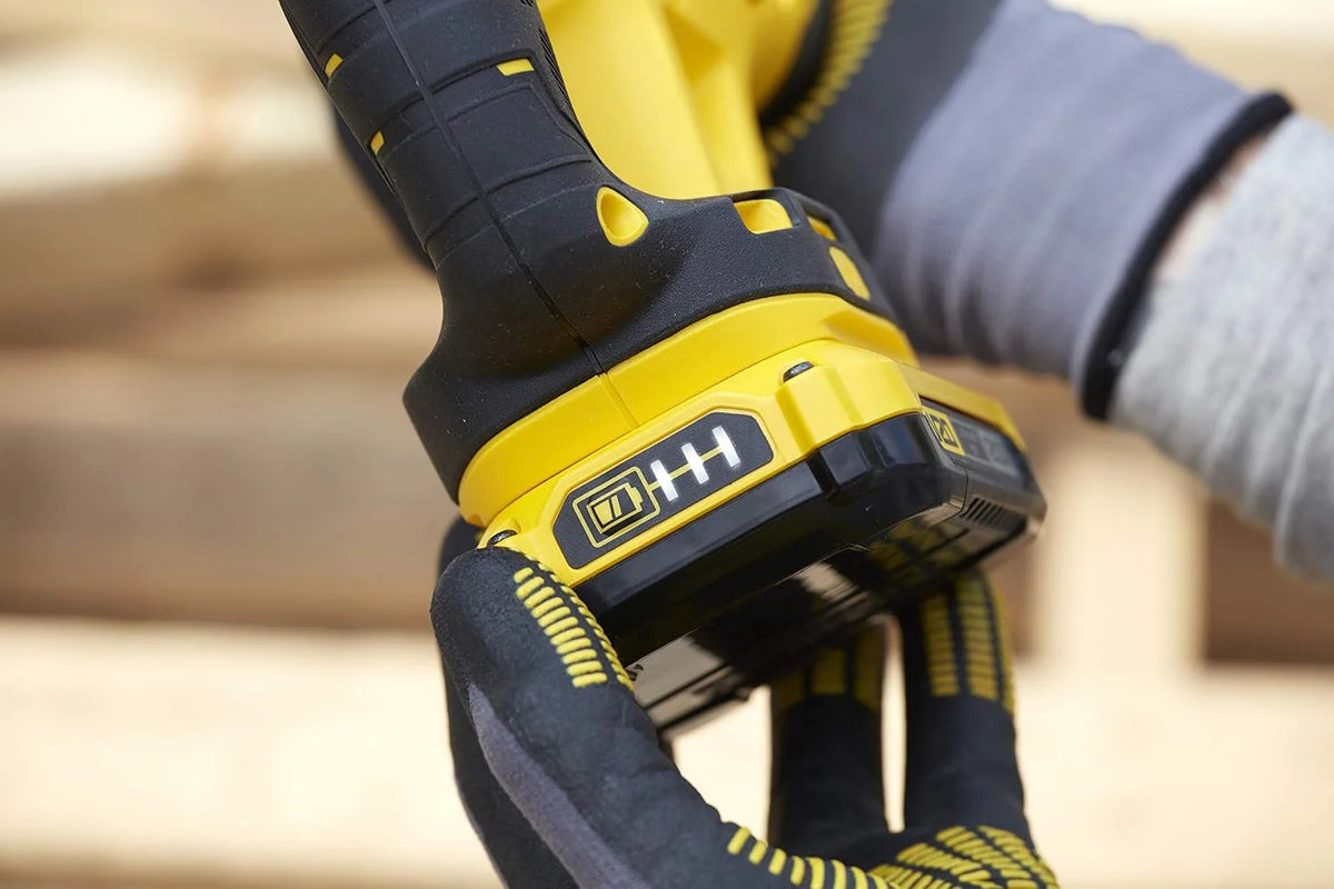 STANLEY FATMAX Sierra sable V20 Litio 18V, Velocidad hasta 3000 cpm, longitud de carrera 25mm, incluye 2 baterías 2Ah, cargador y maletín, SFMCS300D2K-QW