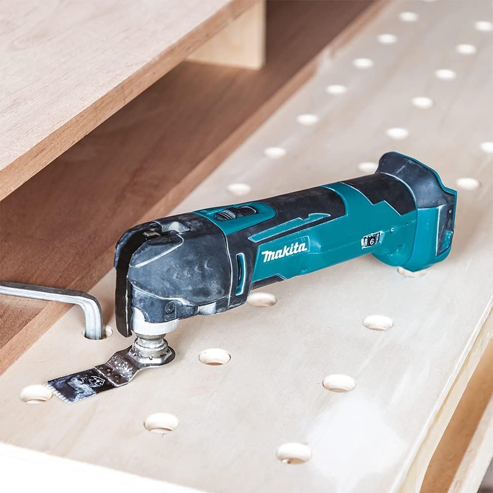 Multiherramienta 18V LXT MakPac Cierra rápido marca Makita
