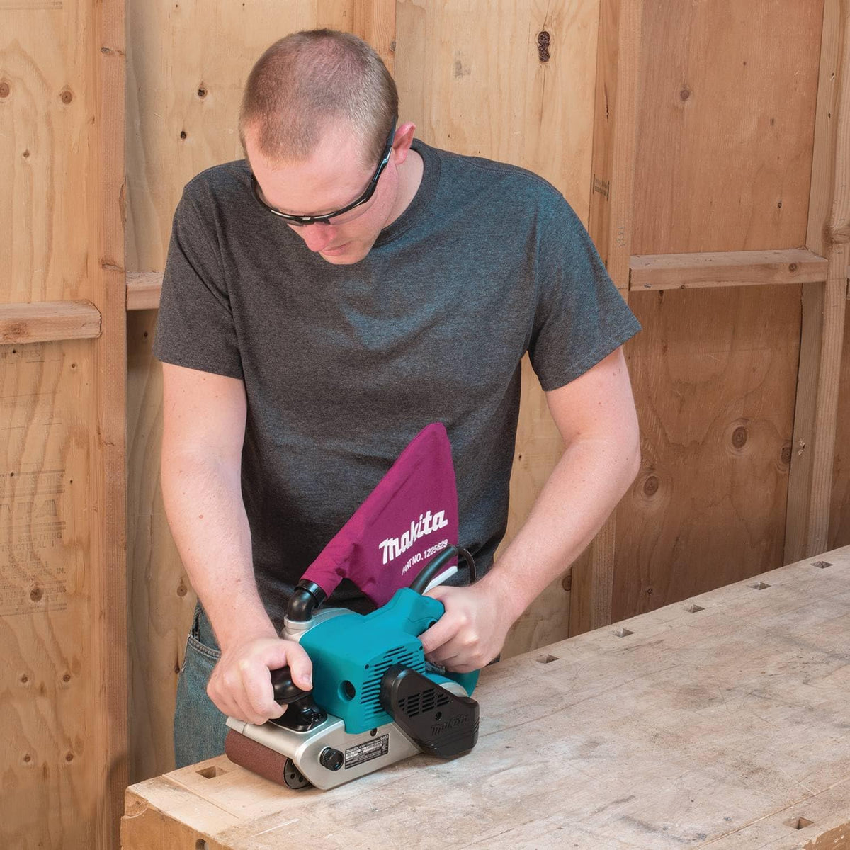 Makita 9403 Lijadora de Banda, 500 m/min, 5.7 kg, 1200 W, 230 V, Azul, 10.2 cm