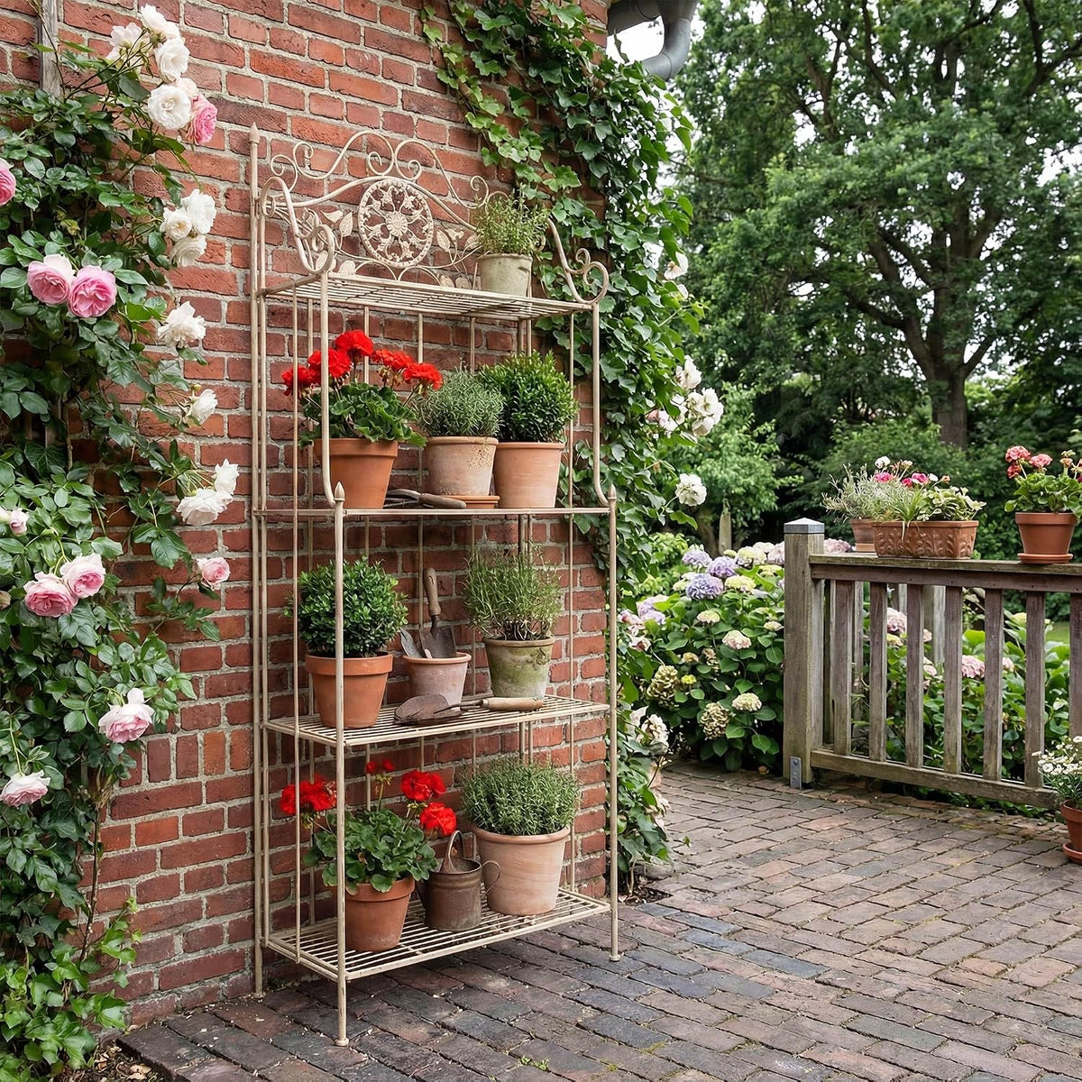CLP Estanteria para Plantas de Metal Plegable Flora, Estante para Flores de 4 Niveles, Estilo Rustico, para Jardin, Balcon, terraza, Interior y Exterior | Color Crema Envejecido