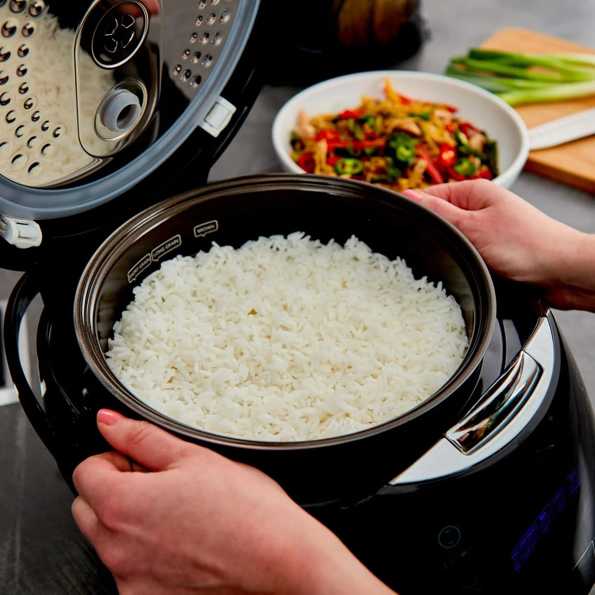 Yum Asia Sakura Olla arrocera con cuenco de cerámica y lógica difusa avanzada (8 tazas, 1,5 litros) 6 funciones de cocción de arroz, 6 funciones de multicocina, pantalla LED Motouch, 220-240V EU