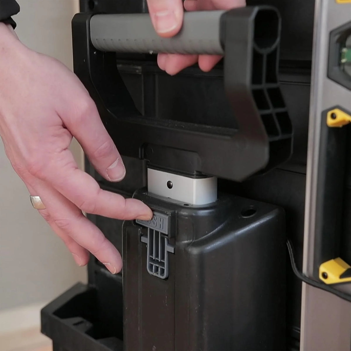 STANLEY Taller rodante Modular 3 en 1 apilable con Ruedas Resistentes, asa telescópica, organizadores Integrados y Capacidad de 35 kg, Ideal para Herramientas eléctricas y manuales, 1-79-206