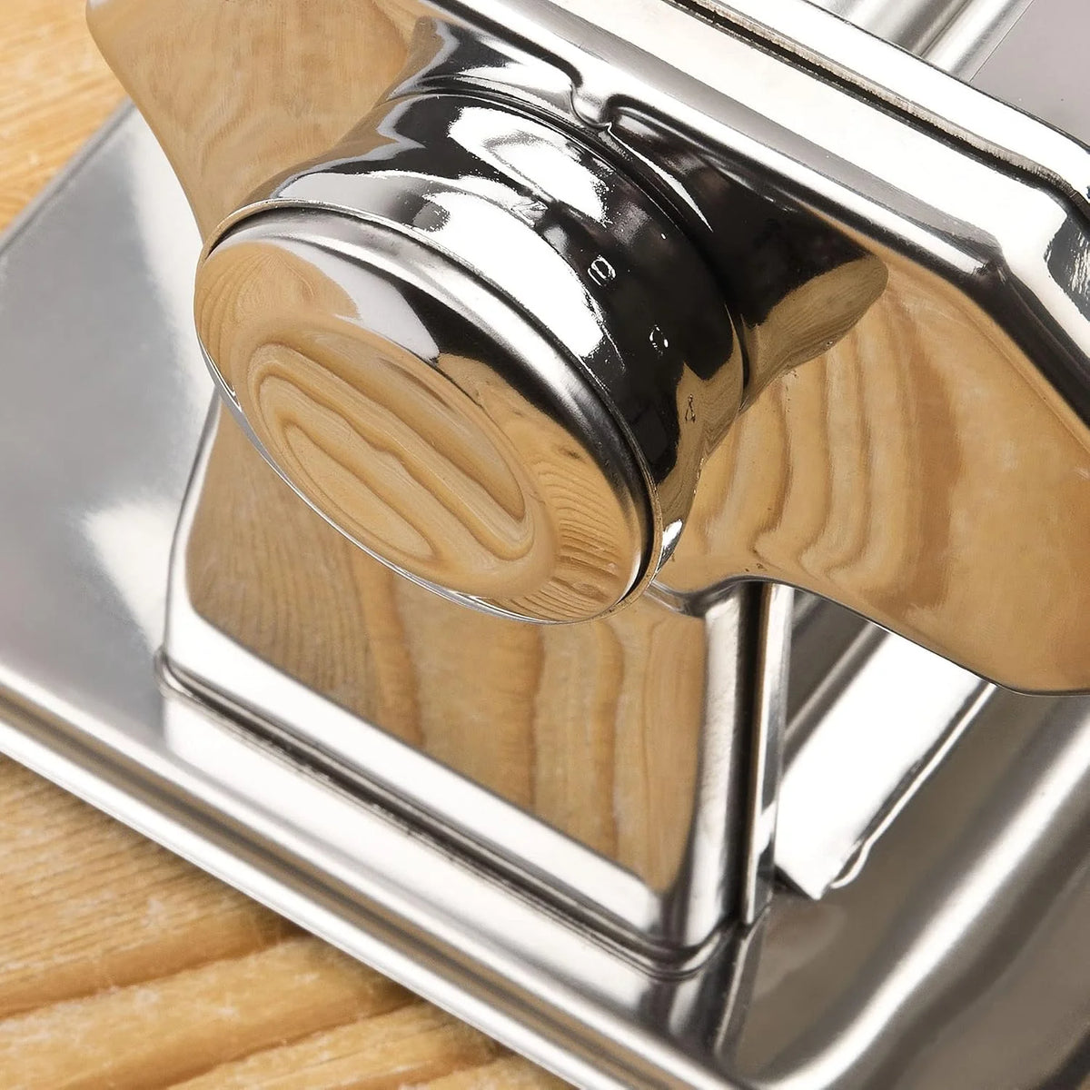 Girmi IM91 Máquina de pasta eléctrica, 90 W, Cuerpo en Acero Inoxidable, 2 velocidades y Pulse, 2 accesorios intercambiables, 5 formatos de pasta, Blanco