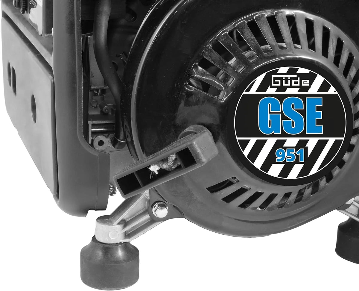 Güde Generador de corriente GSE 951 (motor de 2 tiempos, gasolina, 1/1,36 kW/CV, 1 toma de corriente de 230 V, máx. 720 W, autonomía hasta 7,5 h, depósito de 3,8 L, arranque de reversión, asa, peso