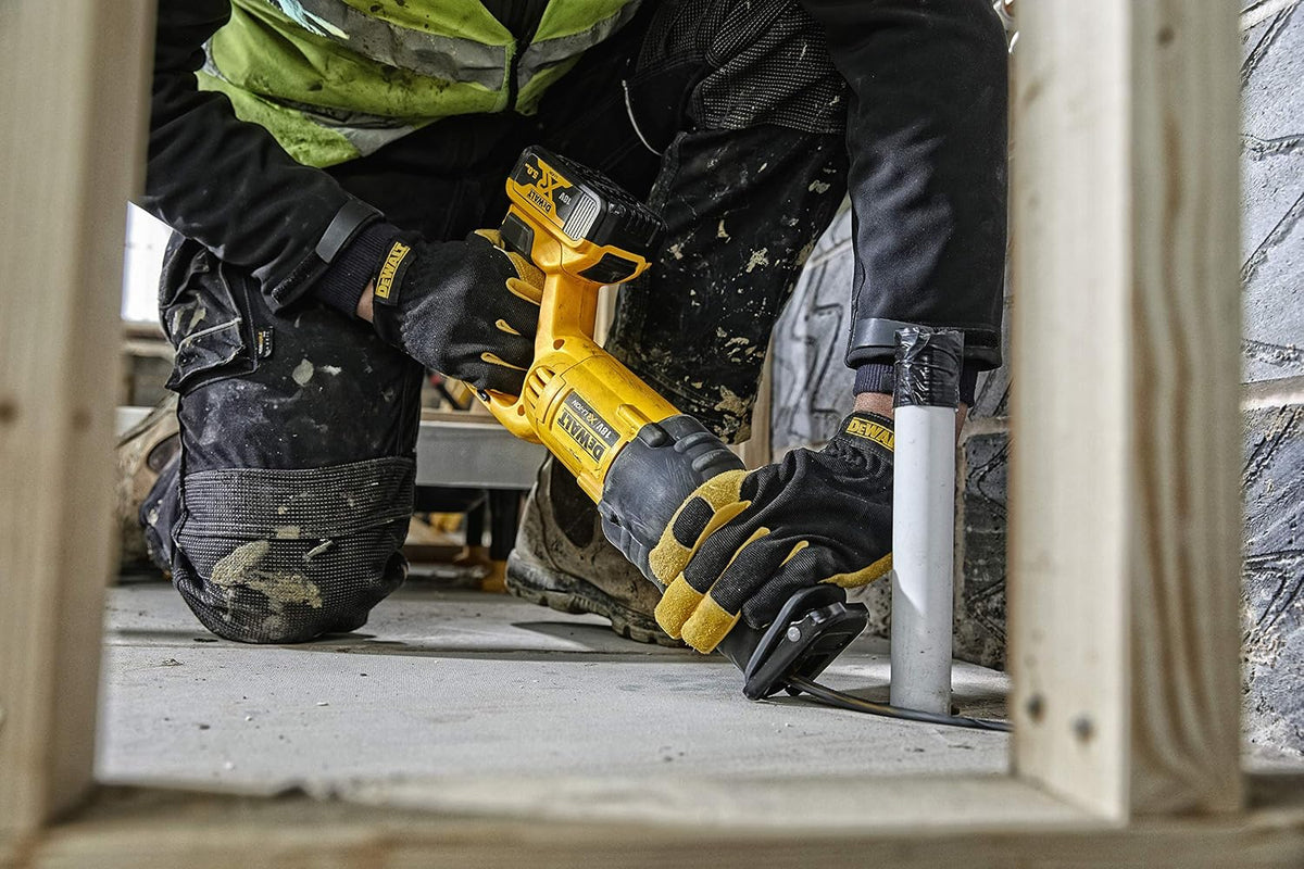 DEWALT DCS380N-XJ - Sierra Sable 18V XR Li-ion, Gatillo de Velocidad Variable, Freno de Motor Electrónico, Velocidad 2950 rpm, 560W, Sin Cargador/batería