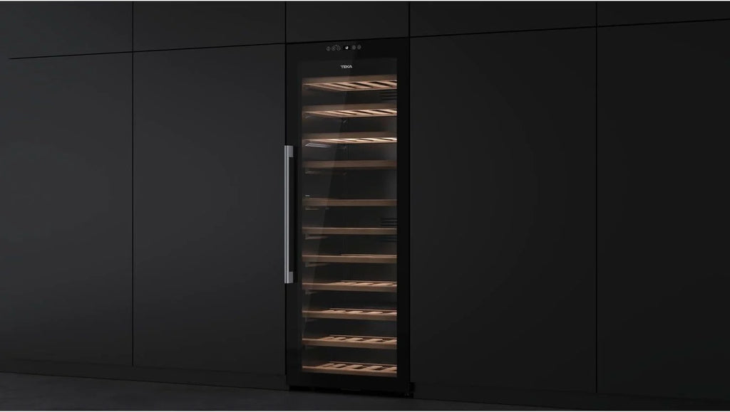 Teka Vinoteca de Libre Instalación 51 Botellas, Iluminación LED, Control Electrónico de Temperatura, Capacidad Total 159 Litros, Patas Regulables, Modelo RVF 10051 GBK