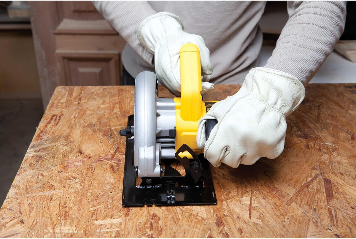 DEWALT DWE560-QS - Sierra Circular, 1350W, Disco de 184 mm, Profundidad de Corte Máxima 65 mm, Velocidad 5500 rpm, Diseño Compacto y Ligero, Incluye Guía Paralela y Adaptador para Extracción de Polvo