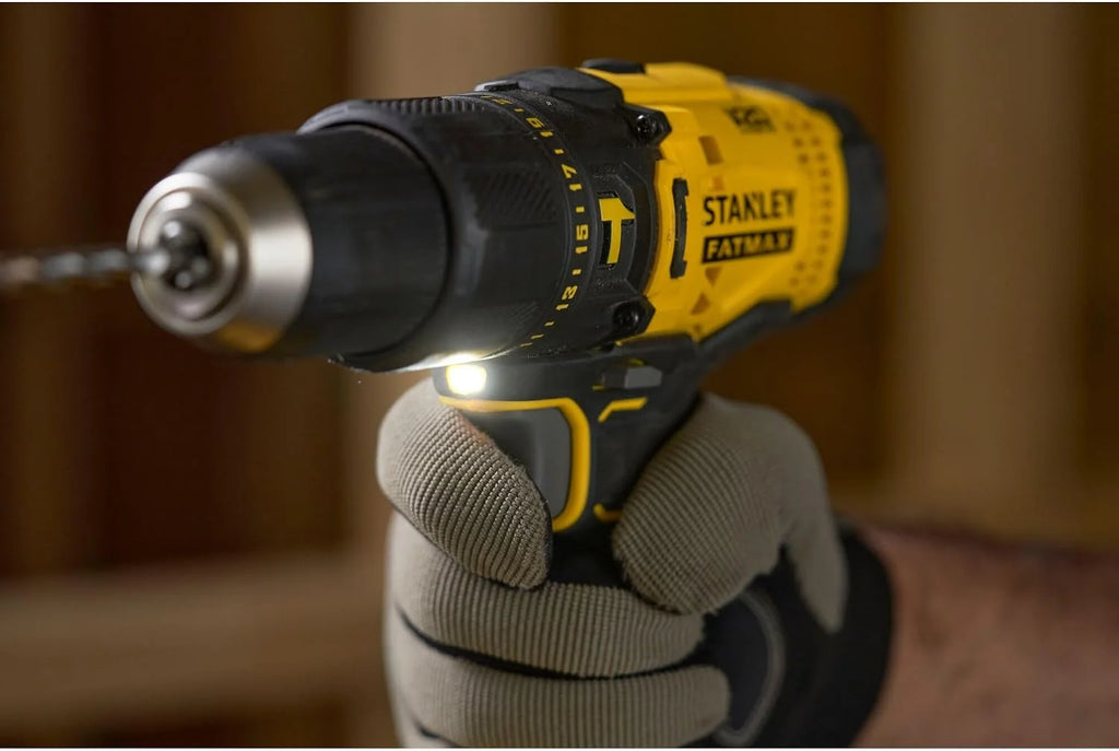 STANLEY FATMAX SFMCD711DSA-QW - Taladro Percutor 18V, Gama V20, 2 velocidades, Luz LED, Incl. juego de brocas y 50 piezas, 2 baterías recargables de 2,0 Ah, cargador y bolsa de herramientas