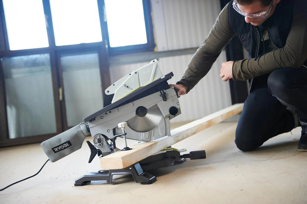 RYOBI RTMS1800 - G - Scie sur table / coupe donglets 1800W