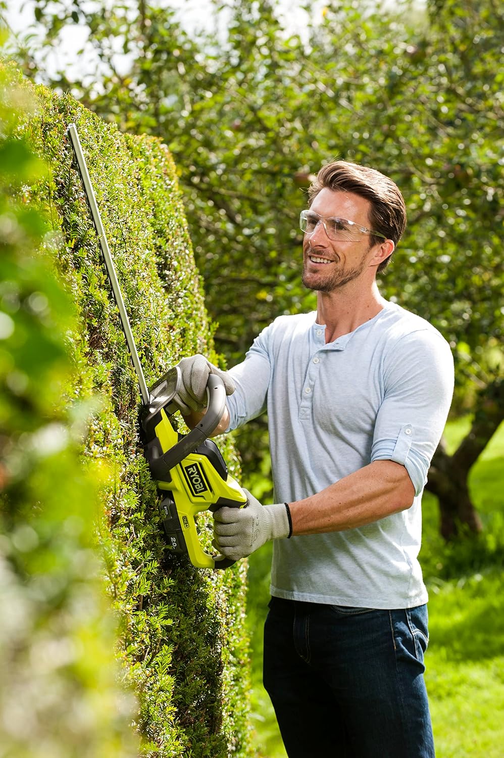 RYOBI - Cortasetos Eléctrico Inalámbrico a Batería 18V One+ - Cuchillas de 45cm para Setos Jóvenes, Ramas Finas, Plantas Pequeñas y Ornamentos - Se Entrega con 1 Funda Protectora - OHT1845