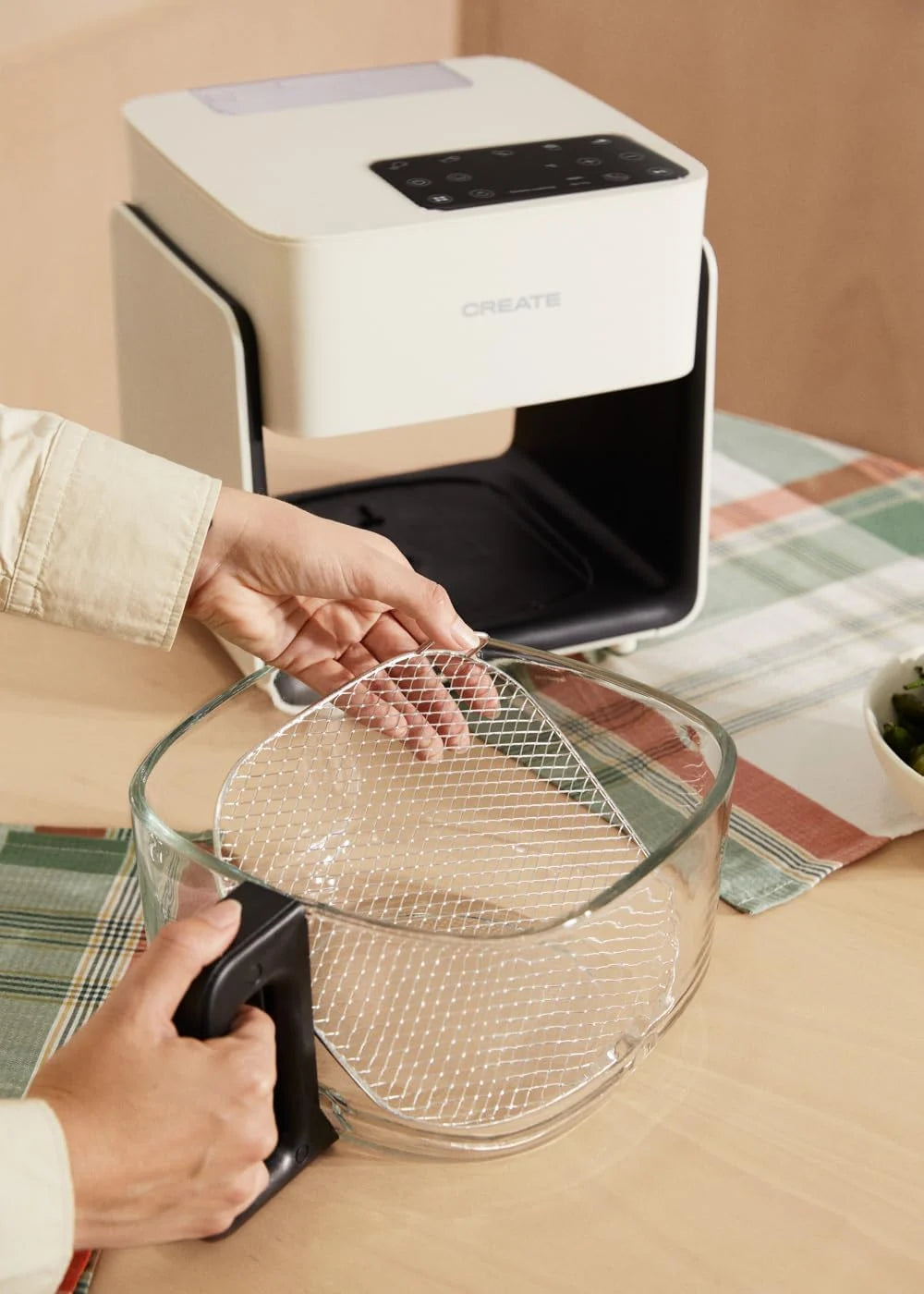 CREATE/AIR FRYER STUDIO CRYSTAL/Freidora sin aceite 4.2 L con vaporizador de agua blanco roto/Capacidad 5-6 raciones, 6 programas, bandeja de cristal, control de tiempo y tempertura, 1300W