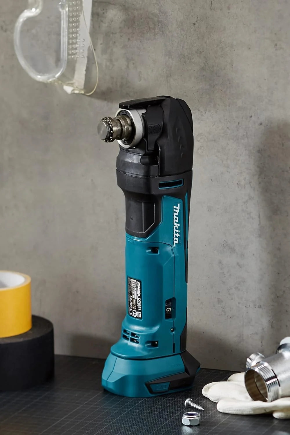 Multiherramienta 18V LXT MakPac Cierra rápido marca Makita