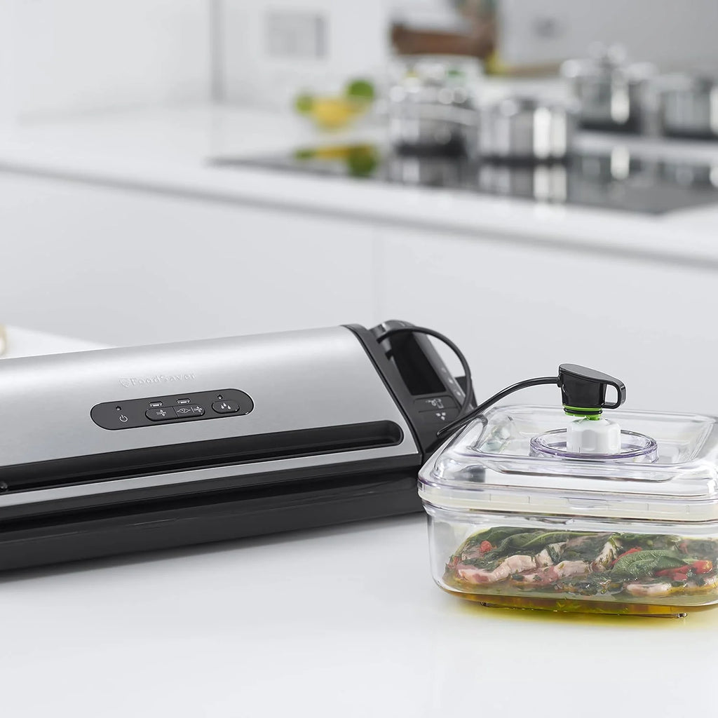 FoodSaver Envasadora al Vacío con un Cutter Incorporado, Funciones «solo sellado», «húmedo/seco» y «marinar», incluye Rollos/Bolsas [FFS017X]
