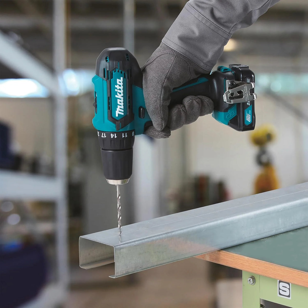 Makita HP333DSAX1 Taladro atornillador inalámbrico 12 V máx. / 2,0 Ah, 2 baterías y cargador en maletín de transporte