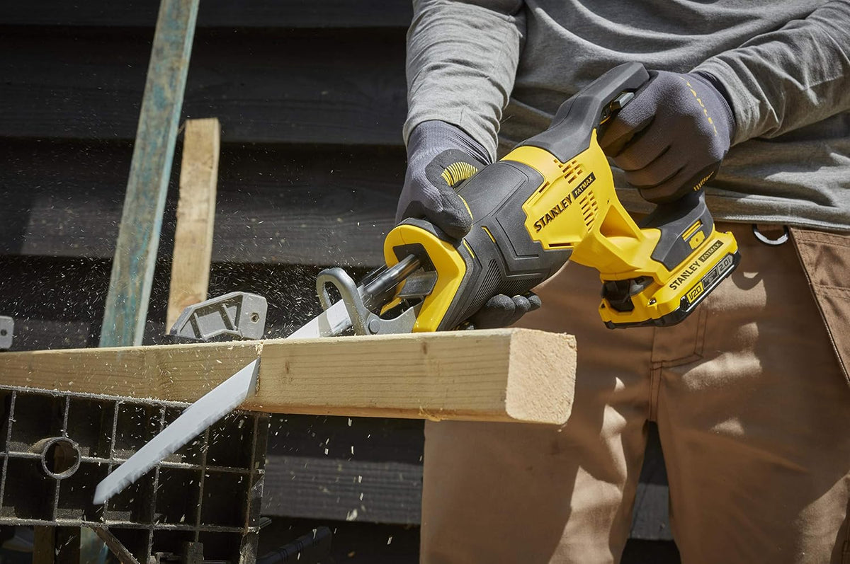 STANLEY FATMAX Sierra sable V20 Litio 18V, Velocidad hasta 3000 cpm, longitud de carrera 25mm, incluye 2 baterías 2Ah, cargador y maletín, SFMCS300D2K-QW