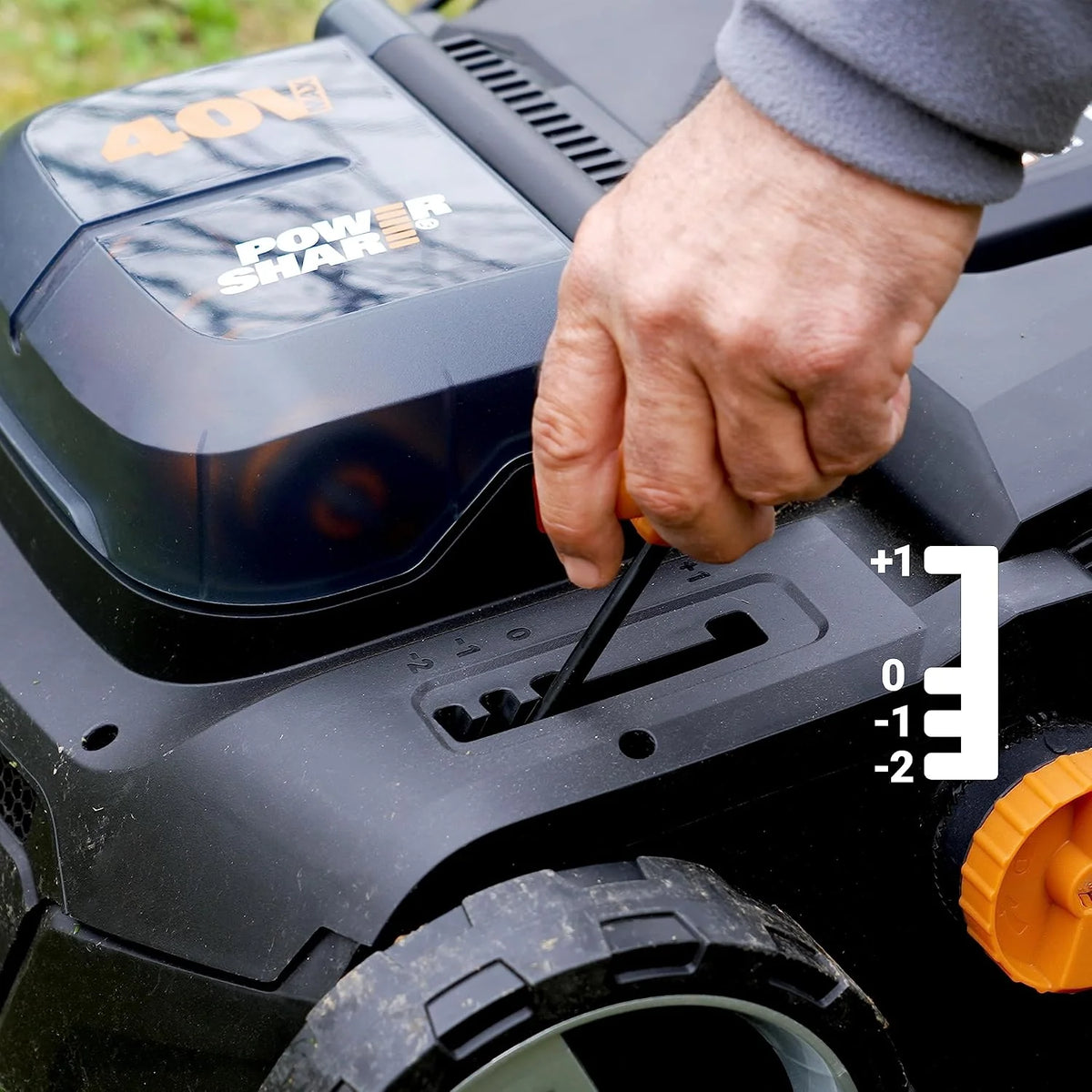 WORX WG855E.9 Escarificador y Aireador de Césped Nitro 40V Brushless Sin Batería, Ancho 36cm, Motor Brushless, 4 Alturas, Bolsa 40L
