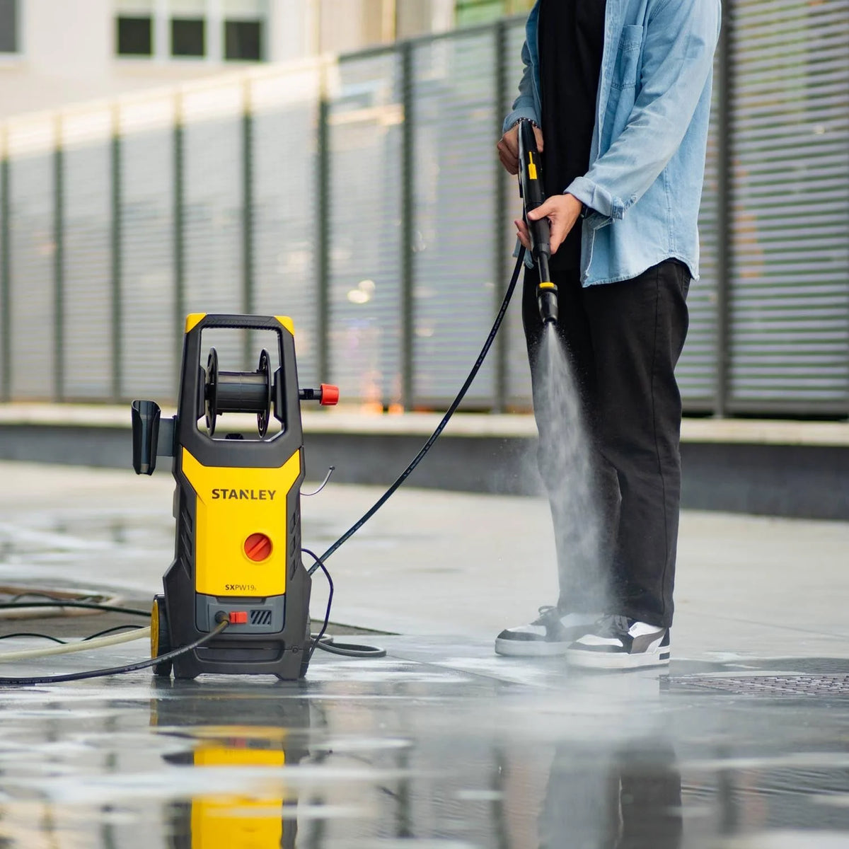 Stanley Hidrolimpiadora SXPW19BX | Alta Presión | para Automóviles Y Superficies Externas | con Limpiadora de Superficies y Cepillo Fijo | Presión máx. 150 Bar | Caudal máx. 440 l/h | Consumo 1900 W