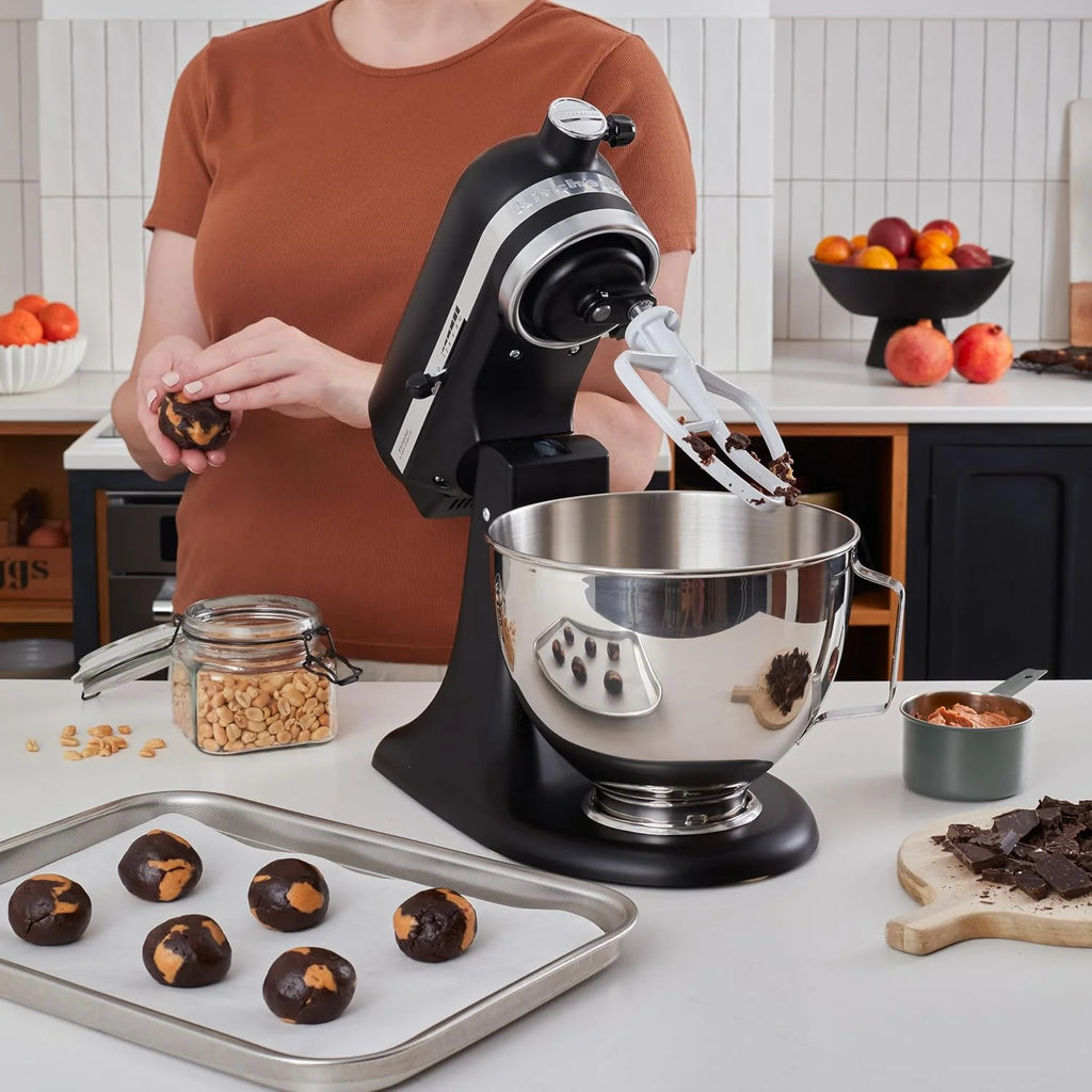 KitchenAid Classic Batidora Amasadora 4.3L, 10 Velocidades con Arranque Suave, Pala, Gancho y Varilla, Acción Planetaria, 59 Puntos de Contacto, Black Matte