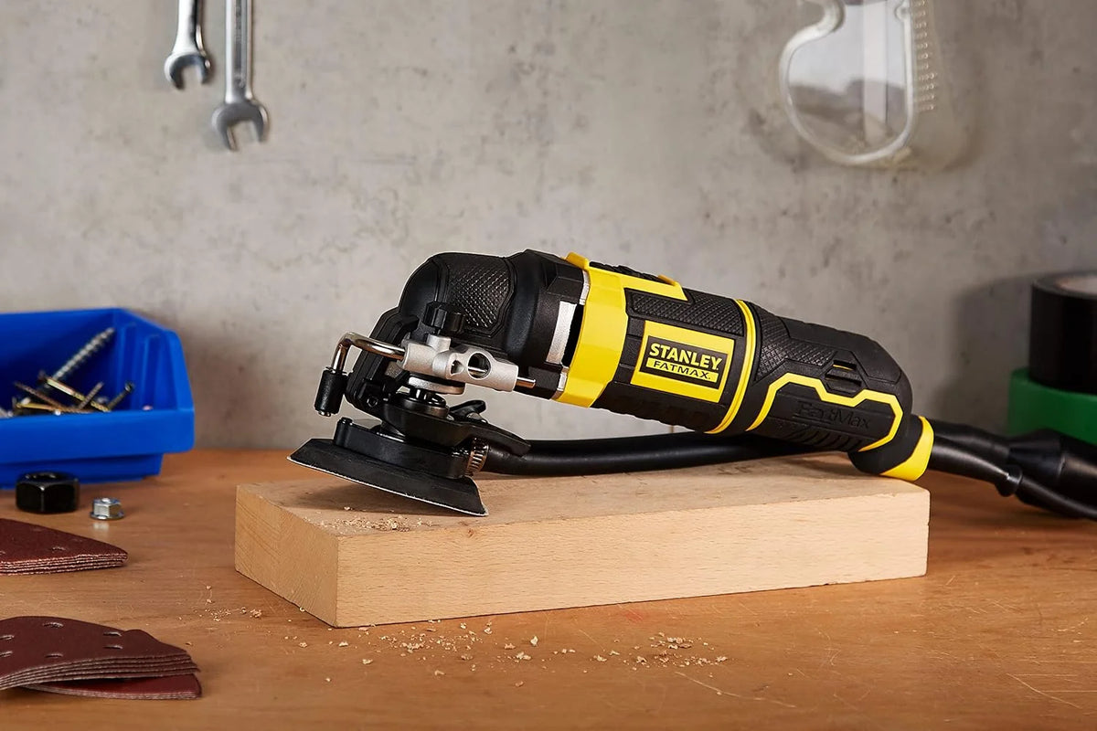 STANLEY FATMAX Multiherramienta Oscilante 300W, Cambio de Accesorios sin Herramientas, Velocidad Variable, Cortes Precisos y Eficientes, Incluye 18 Accesorios y Maletín - FME650K-QS