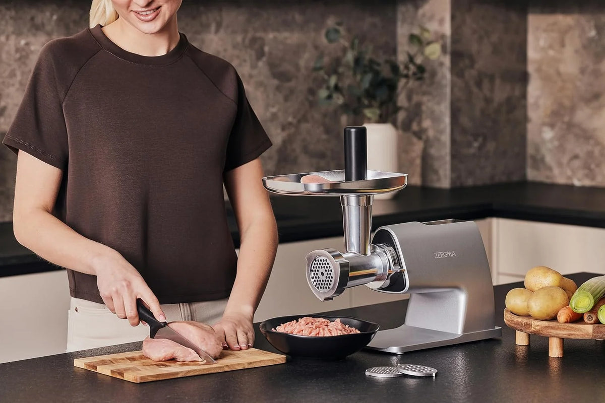 ZEEGMA MOLEN MASTER Máquina Eléctrica para Moler Carne, Potencia de 2500 W, 3 Discos de Acero Inoxidable, Accesorio para Embutidos, Rallador, Función Reversa, Pantalla Táctil