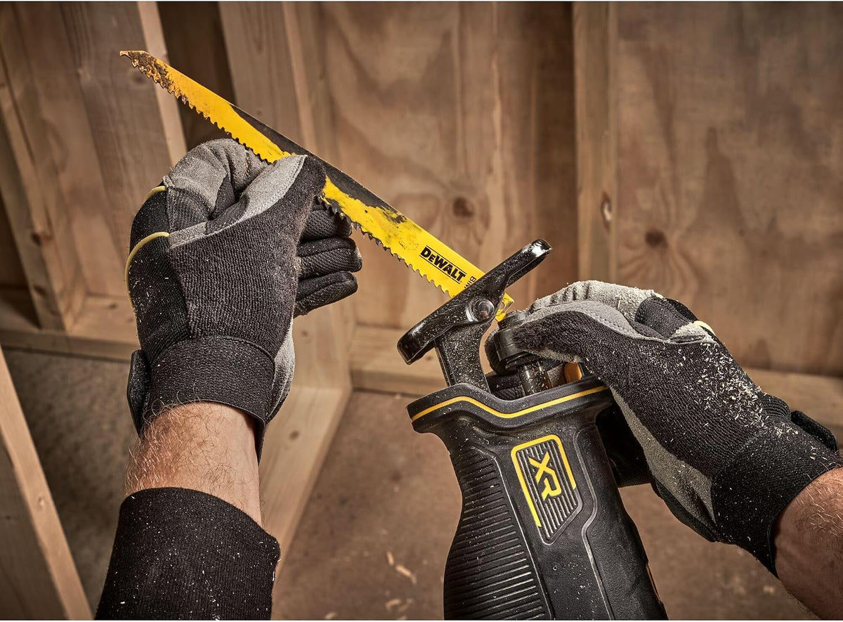 DEWALT DCS382N-XJ - Sierra sable 18V XR, Motor sin escobillas, Compacta, Capacidad de corte máxima de 300mm, Alta velocidad de corte, Luz LED, No incluye batería ni cargador