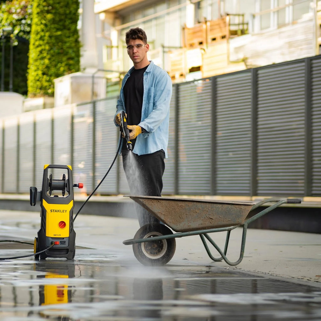 Stanley Hidrolimpiadora SXPW24BX | Alta Presión | para Automóviles Y Superficies Externas | con Limpiadora de Superficies y Cepillo Fijo | Presión máx. 170 Bar | Caudal máx. 500 l/h | Consumo 2400 W