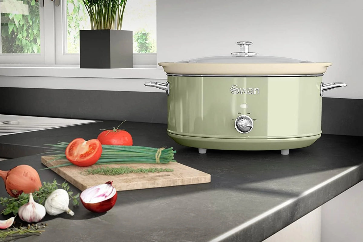 Swan Retro SF17031GNEU Olla Cocción Lenta 6,5L Recipiente Extraíble, Antiadherente Cerámica libre PFOA y PTFE, 3 Niveles Temperatura, Tapa Vidrio, Slow Cooker, Diseño Vintage, Verde, 320W