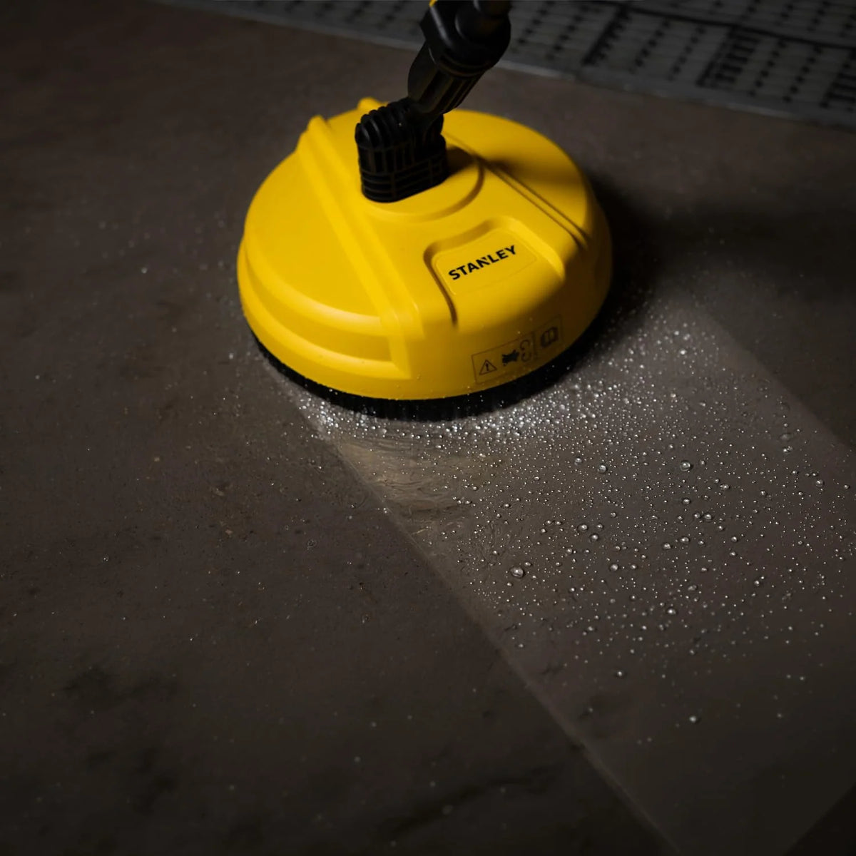 Stanley Hidrolimpiadora SXPW24BX | Alta Presión | para Automóviles Y Superficies Externas | con Limpiadora de Superficies y Cepillo Fijo | Presión máx. 170 Bar | Caudal máx. 500 l/h | Consumo 2400 W