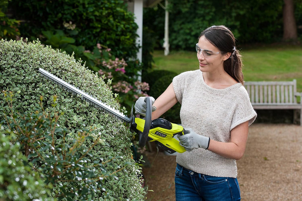 RYOBI - Cortasetos Eléctrico Inalámbrico a Batería 18V One+ - Cuchillas de 45cm para Setos Jóvenes, Ramas Finas, Plantas Pequeñas y Ornamentos - Se Entrega con 1 Funda Protectora - OHT1845