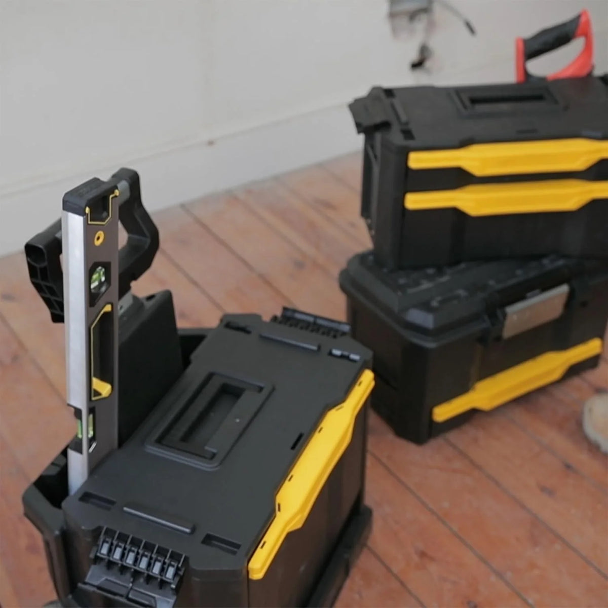 STANLEY Taller rodante Modular 3 en 1 apilable con Ruedas Resistentes, asa telescópica, organizadores Integrados y Capacidad de 35 kg, Ideal para Herramientas eléctricas y manuales, 1-79-206