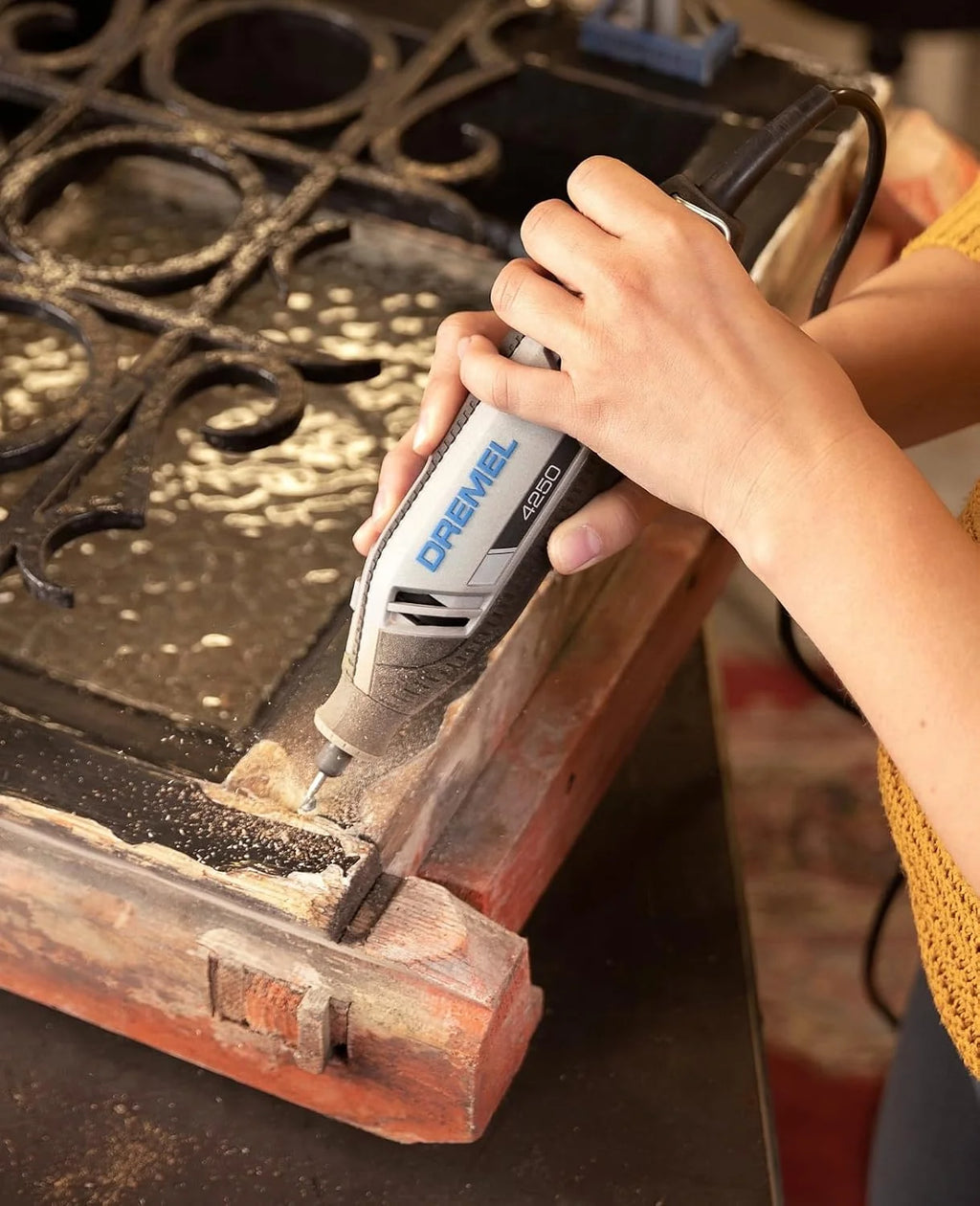 Dremel 4250 Herramienta Rotativa 175 W, Kit Multiherramienta con 3 Accesorios 45 Accesorios, Motor de 175 W con Retroalimentación Electrónica, Velocidad Variable 5.000-35.000 RPM