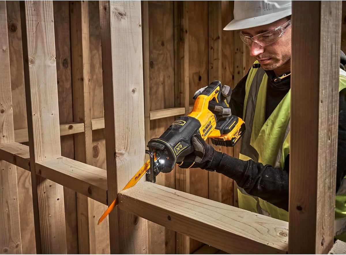 DEWALT DCS382NT-XJ - Sierra sable 18V XR, Motor sin escobillas, Compacta, Capacidad máxima de corte de 300 mm, Alta velocidad de corte, Luz LED, Incluye caja TSTAK, No incluye batería ni cargador