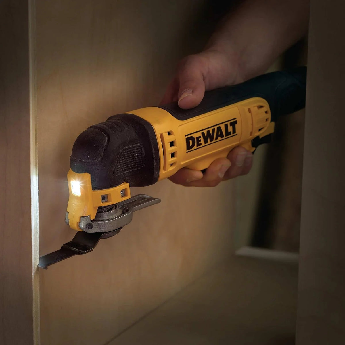 DeWALT DWE315KT-QS - Multiherramienta Oscilante de 300 W, 22.000 opm, Incluye 37 Accesorios y Maletin, Negro/ Amarillo